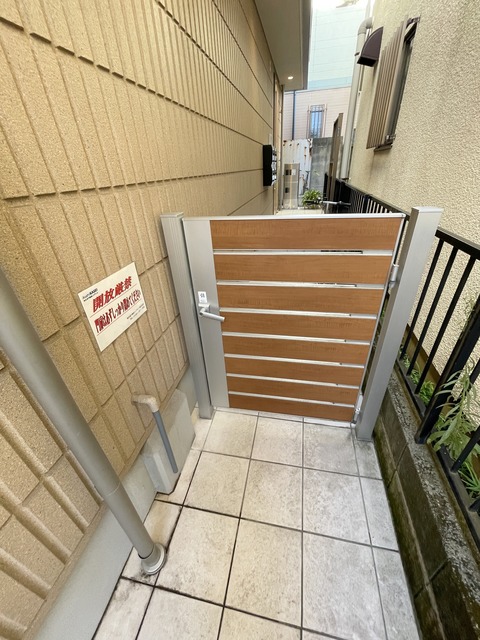 エントランス　門扉