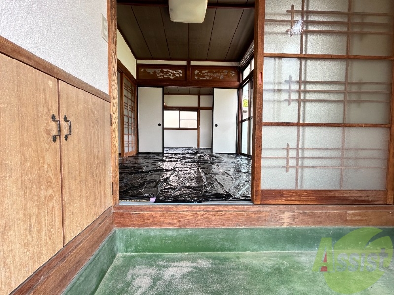 玄関　玄関からの様子を撮影してみました。明るい印象です。