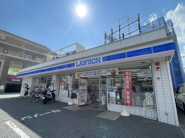 コンビニ　ローソン　豊中蛍池中町三丁目店（コンビニ）まで307m