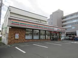 コンビニ　セブンイレブン札幌月寒東2条店（コンビニ）まで400m
