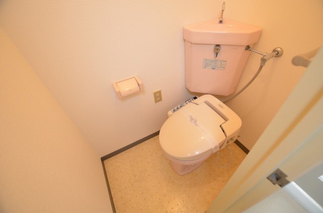 トイレ　トイレには人気のウォシュレットが設置されています！