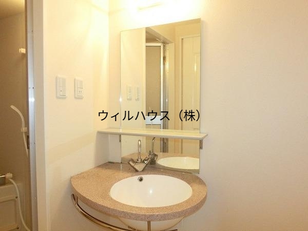 洗面設備　オシャレな洗面台！