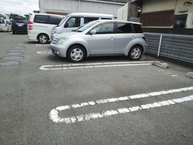 駐車場　車をお持ちの方に嬉しい駐車場付きの物件です