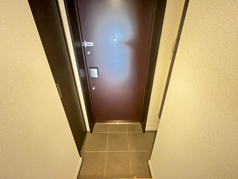 玄関　同物件別部屋写真