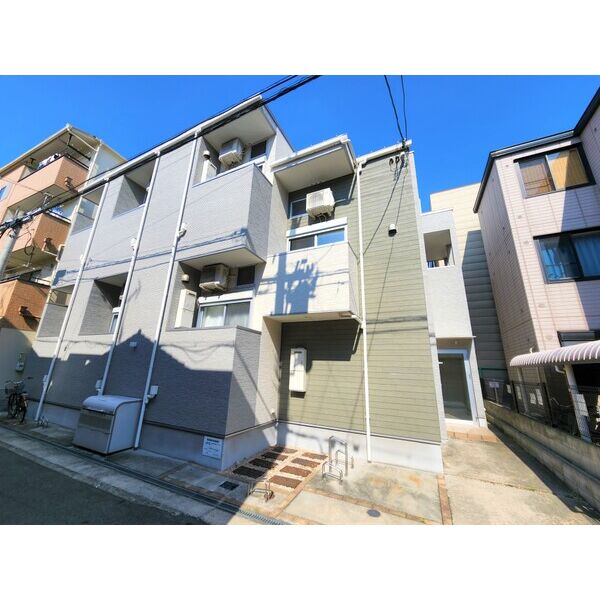 建物外観　2019年完成、デザイナーズアパートです！