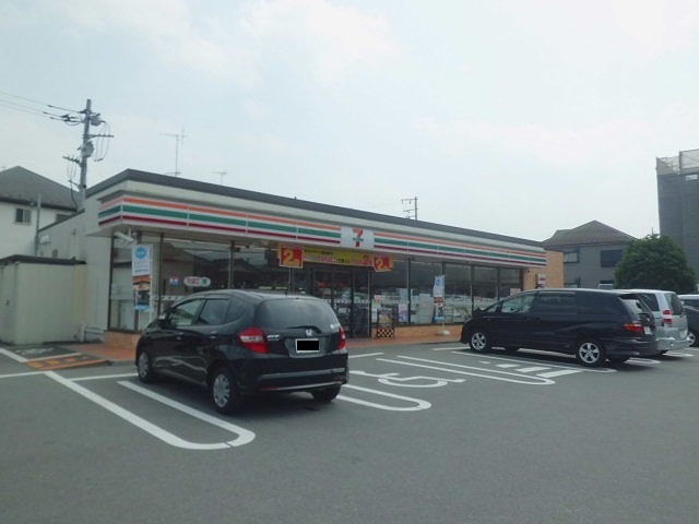 コンビニ　セブンイレブン（コンビニ）まで300m