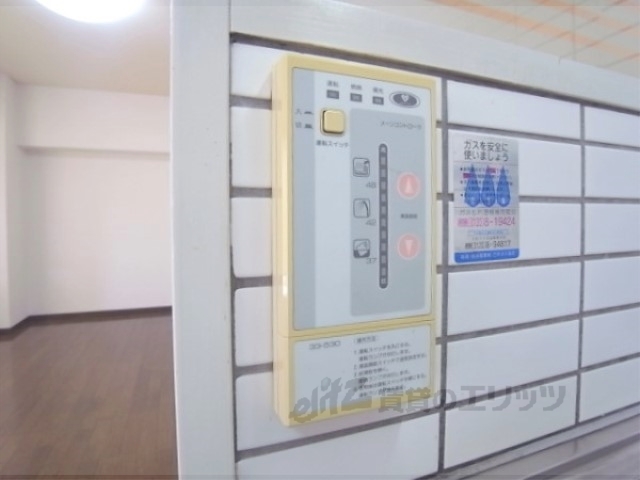 その他設備　給湯器リモコン