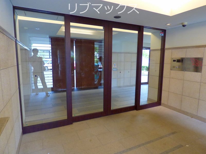 エントランス　当店は家主強制でない場合、消毒・抗菌代や安心サポート代など不