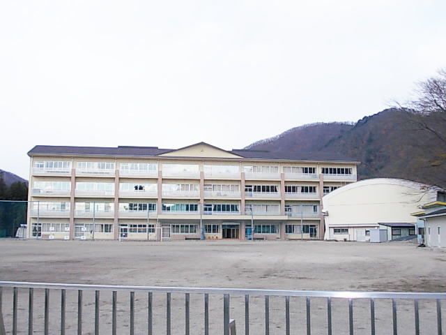 中学校　日光市藤原中学校（中学校）まで150m