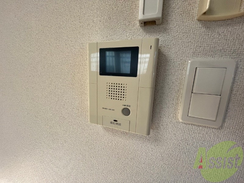 その他　ＴＶモニター付インターホンです。来客者の顔が見えるので安心！