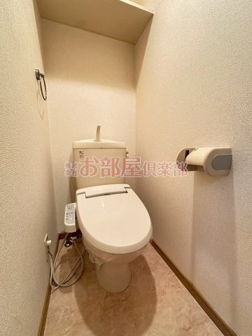 トイレ　落ち着いた色調のトイレです