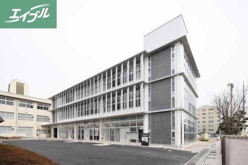 小学校　岡山市立西小学校（小学校）まで745m