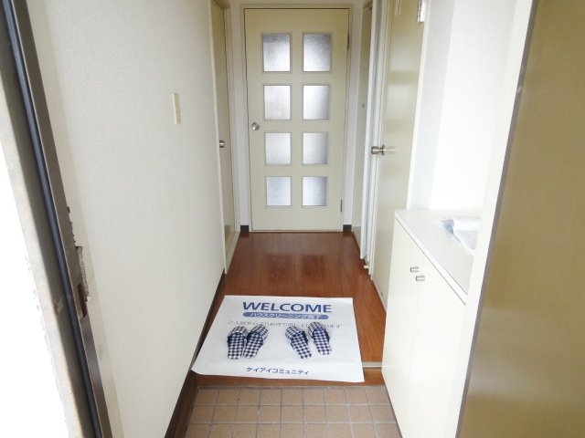 玄関　同物件別号室の写真です。