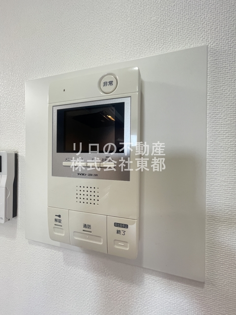 セキュリティ　来訪者の姿を確認できるＴＶモニター付インターホン設置済です！