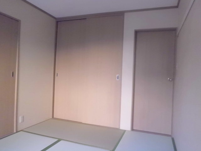 その他　１間の押し入れがある和室６帖