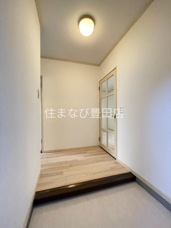 玄関　同型別部屋写真