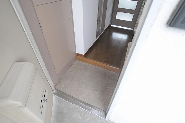 玄関　※別部屋参考写真