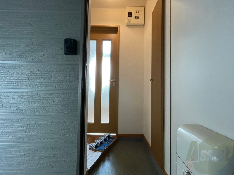 玄関　玄関の様子です。明るい印象ですね。気分もあがりそう。