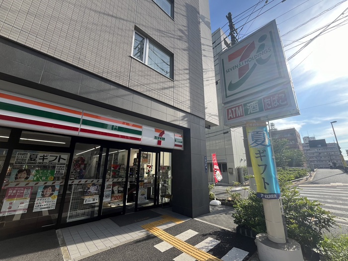 コンビニ　セブンイレブン（コンビニ）まで102m