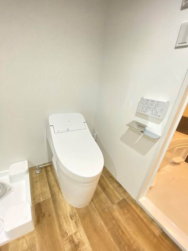 トイレ　落ち着いた色調のトイレです