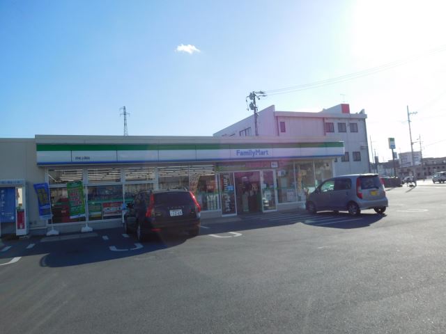 コンビニ　ファミリーマート（コンビニ）まで780m