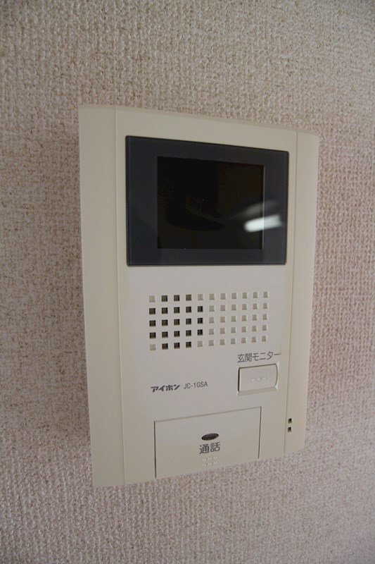 セキュリティ　相手の顔の見えるインターホンで安心です。