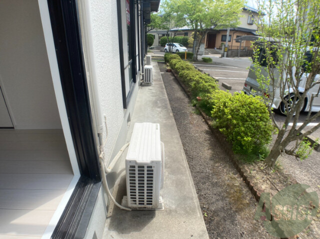 バルコニー　洋室の窓を開けるとこんな感じになっていました。