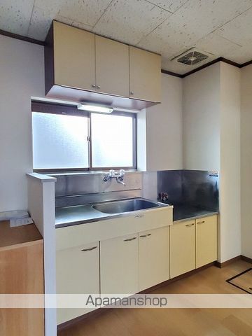 ＪＲ東海道本線 浜松駅 バス乗車時間：35分 最寄りバス停で下車 徒歩5分 2階建 築34年のキッチン写真