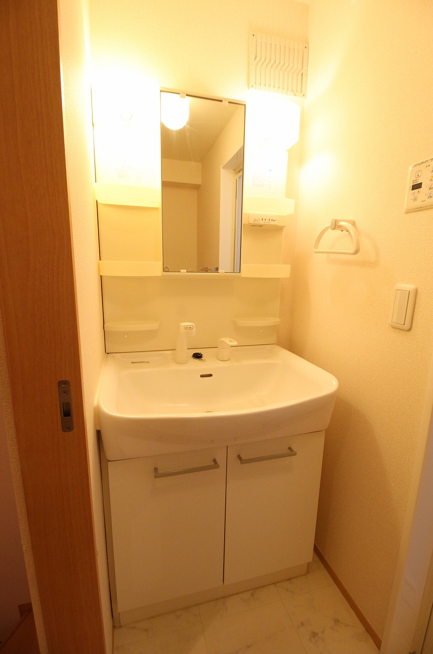 洗面設備　別の部屋の写真です