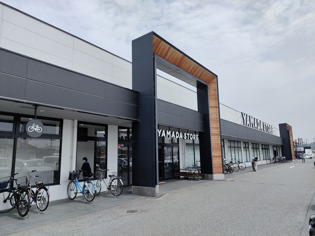スーパー　ヤマダストアー　花田店（スーパー）まで812m