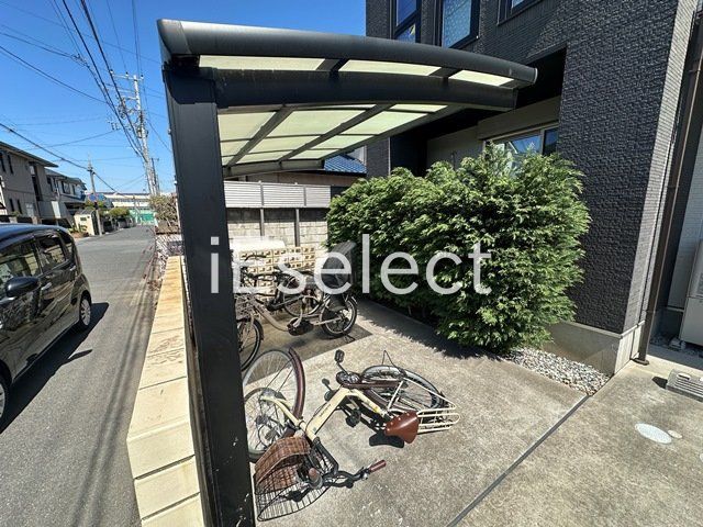 その他　屋根付き駐輪場