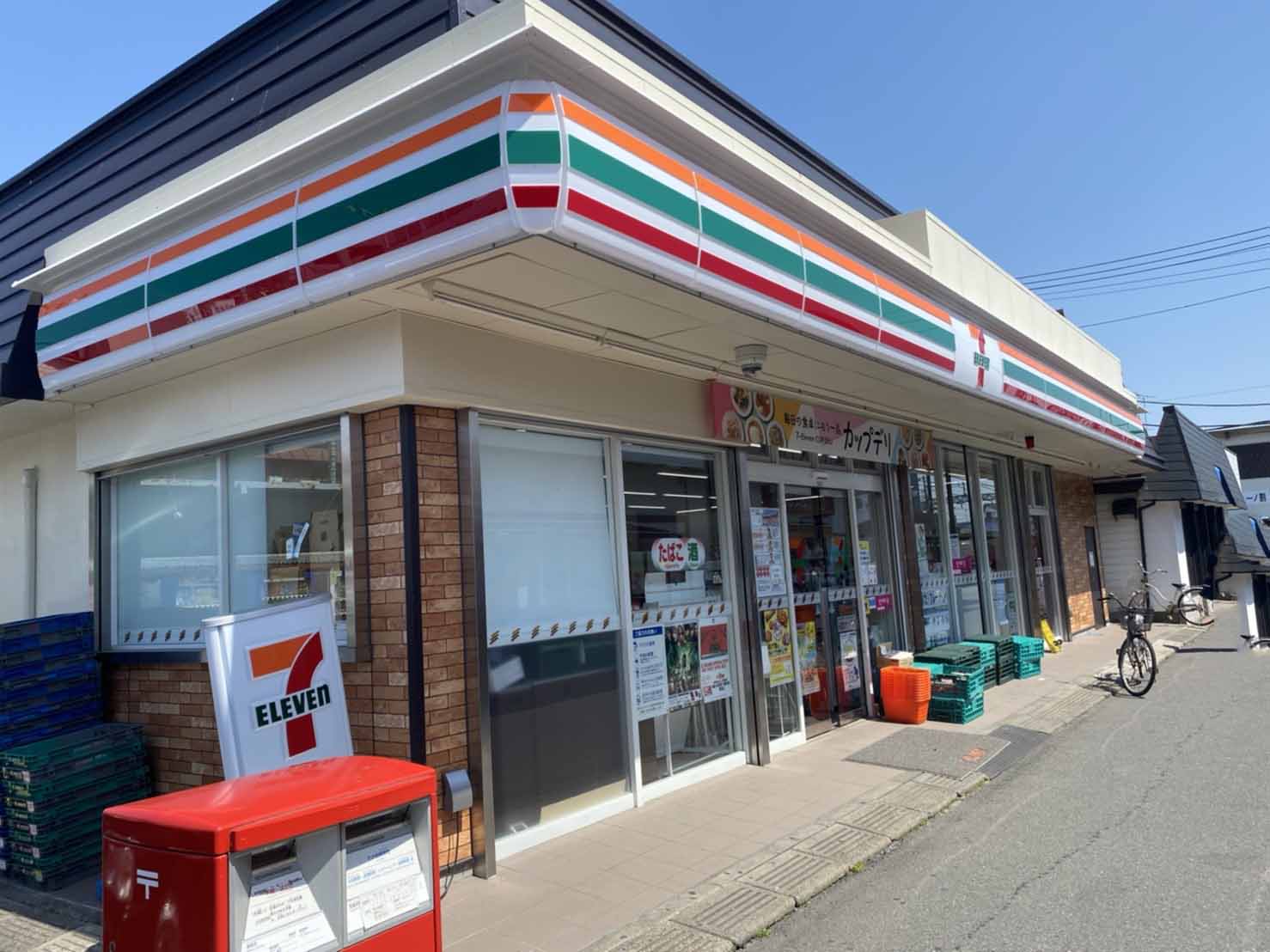 コンビニ　セブンイレブン（コンビニ）まで769m
