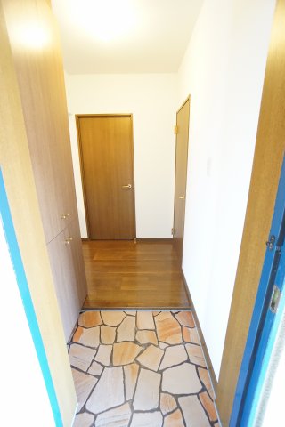 玄関　※同物件・同タイプの写真です