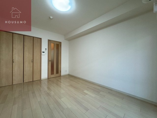 その他部屋・スペース　広くて明るい寝室