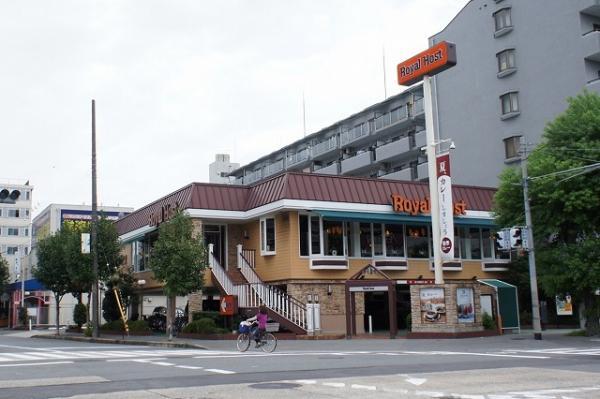 飲食店　ロイヤルホスト（飲食店）まで338m
