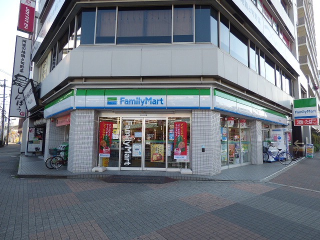 コンビニ　ファミリーマート（コンビニ）まで383m