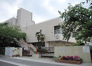 中学校　守口市立第一中学校（中学校）まで401m
