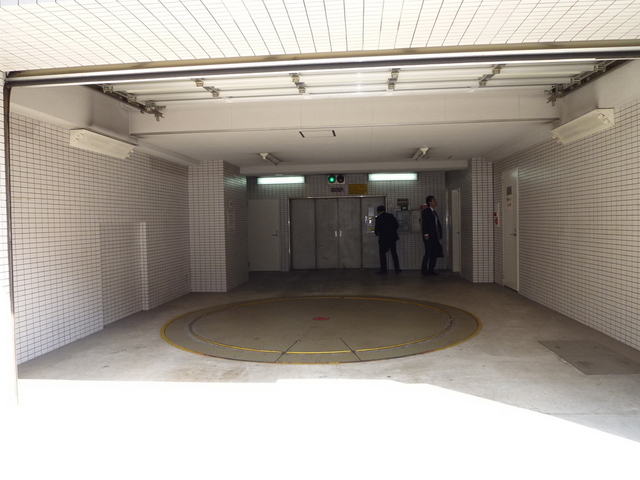 駐車場　★敷地内駐車場★（空き状況・使用料等詳細はご確認下さい）