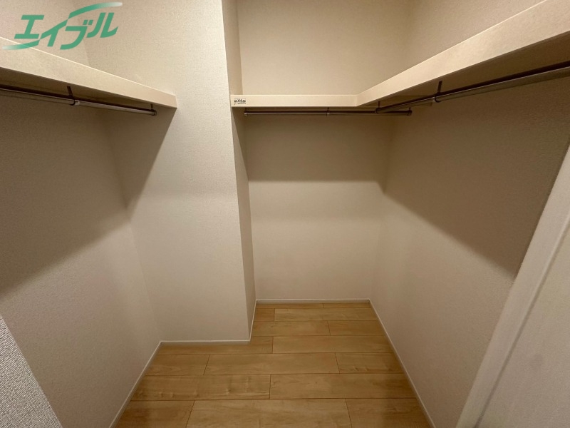 収納　同型反転タイプの画像です