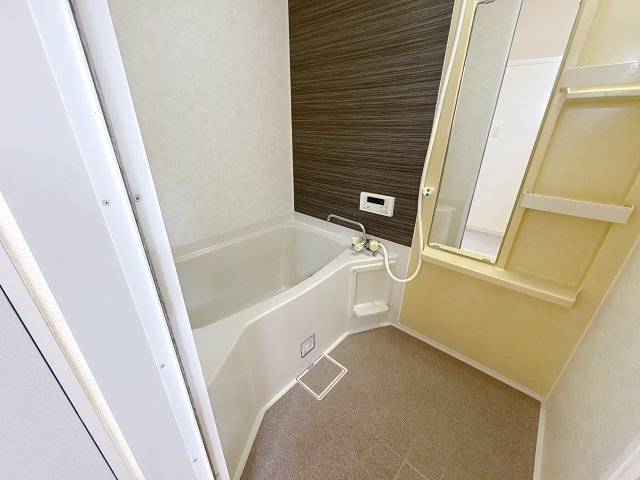 バス・シャワールーム　掲載写真は同型モデルを掲載しており実際のお部屋と仕様等が異な