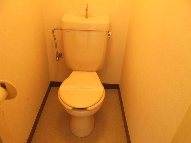 トイレ　別号室の写真です