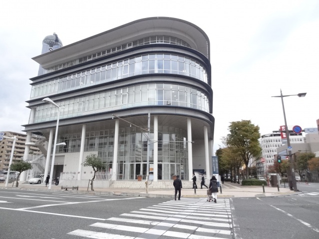 図書館　下関市立中央図書館（図書館）まで681m