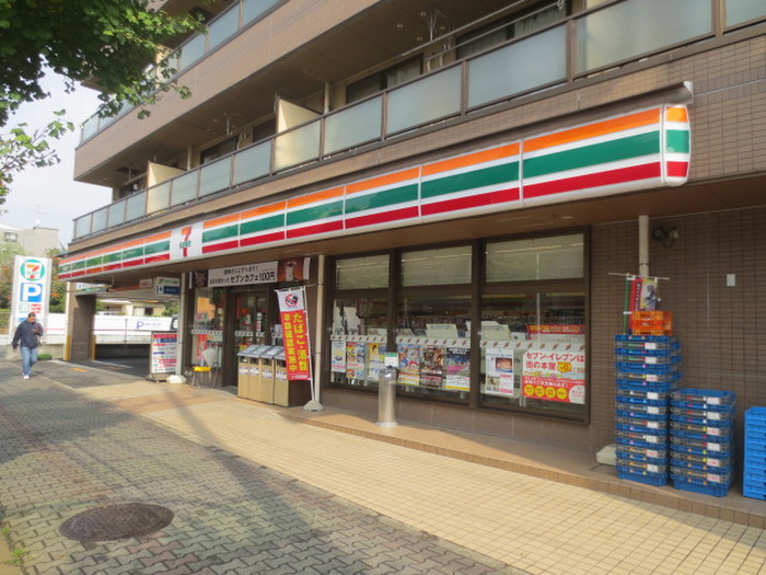 コンビニ　セブンイレブン（コンビニ）まで180m
