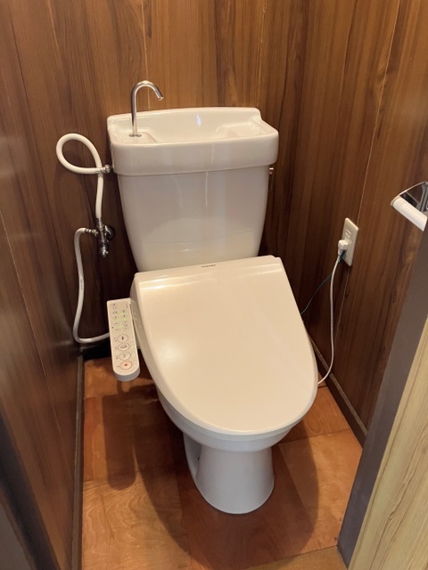 トイレ　温水洗浄暖房便座