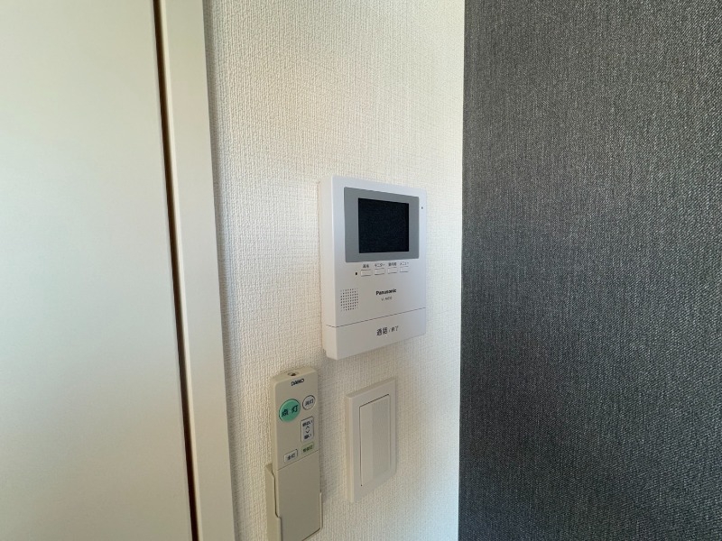 セキュリティ　ＴＶモニター付インターホンです。来客者の顔が見えるので安心！