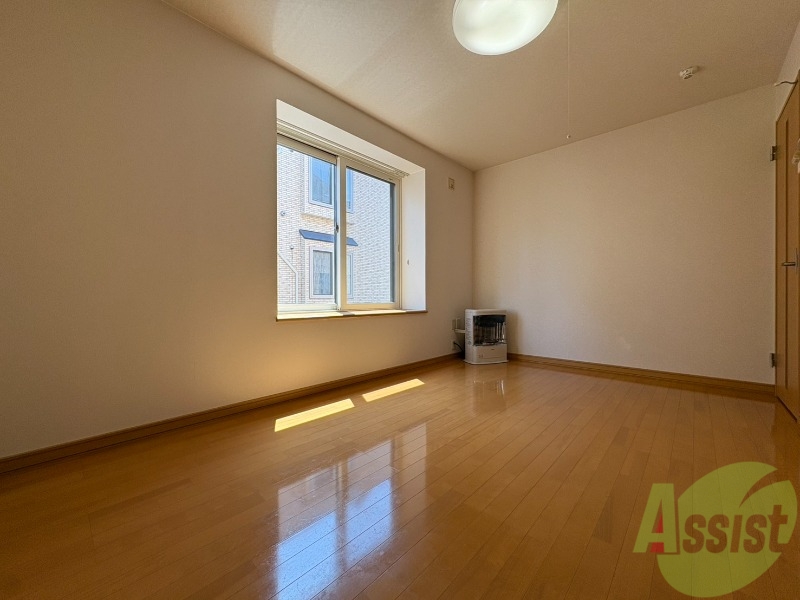 居室・リビング　広くてキレイなお部屋が広がっていて、充実した生活が送れそう。