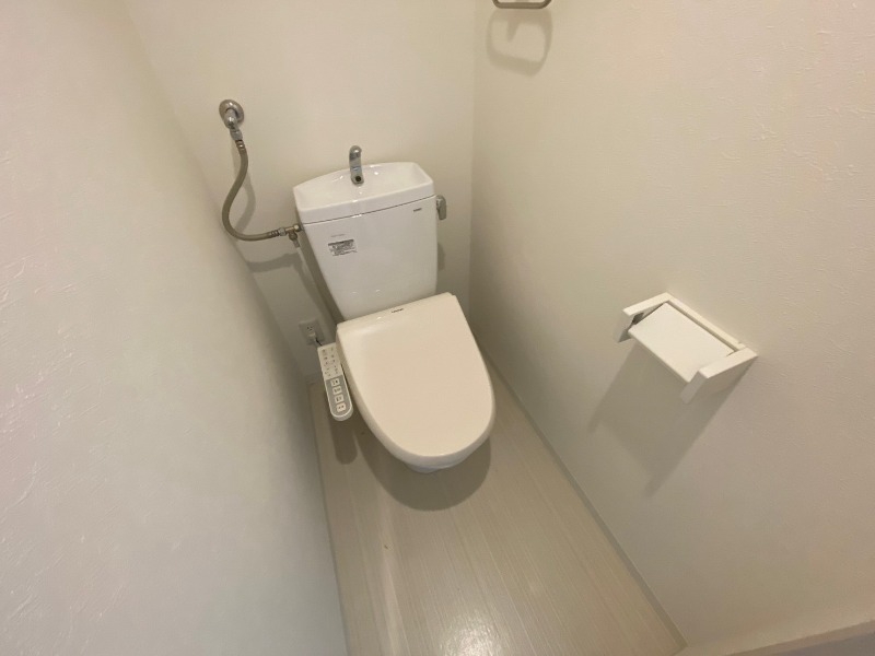トイレ　トイレです。ウォシュレット付を探している方、おすすめです。