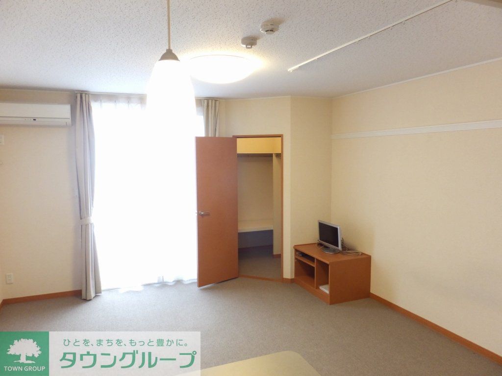 その他部屋・スペース　1階はフローリング、2階はじゅうたんです。