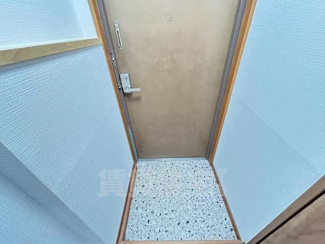 阪急宝塚線 岡町駅 徒歩3分 4階建 築35年の玄関写真