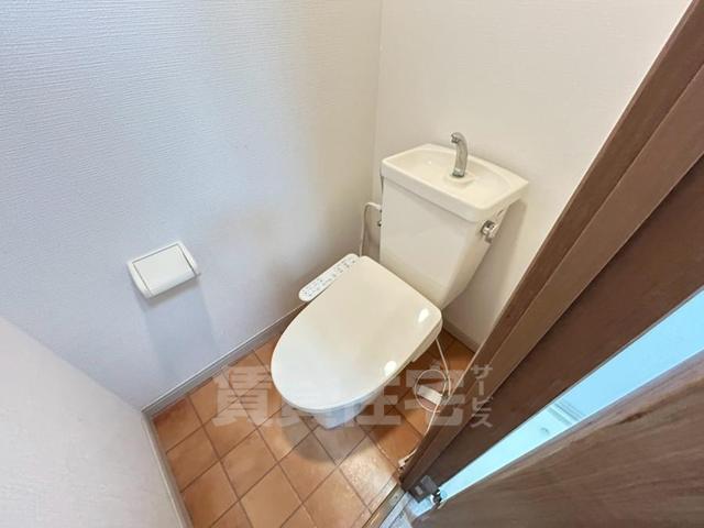 阪急宝塚線 岡町駅 徒歩3分 4階建 築35年のトイレ写真